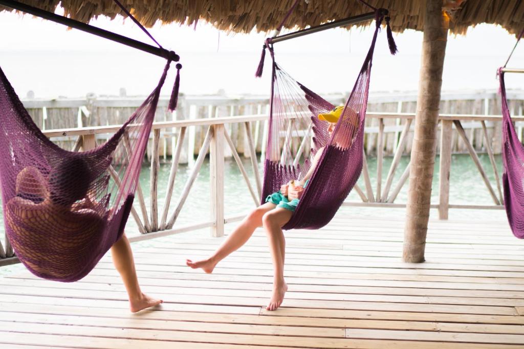 Thatch Caye Resort a Muy'Ono Resort - Hammock Couple