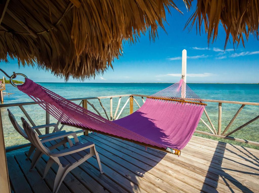 Thatch Caye Resort a Muy'Ono Resort - Hammock on Water Bungalow Deck