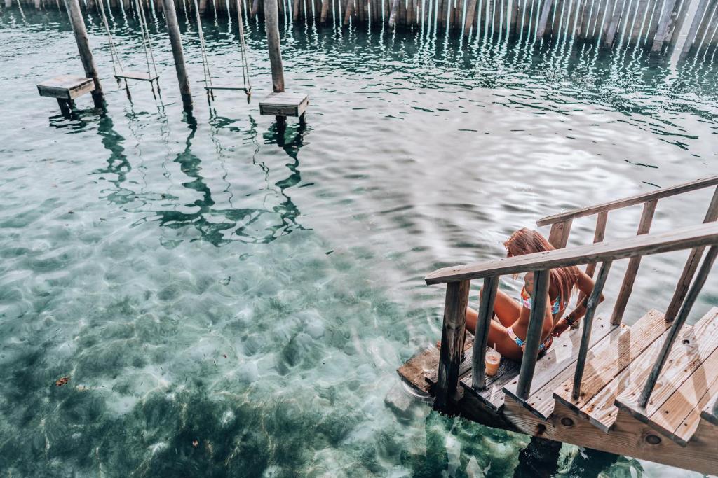 Thatch Caye Resort a Muy'Ono Resort - Water Bungalows - Direct Access to Lagoon