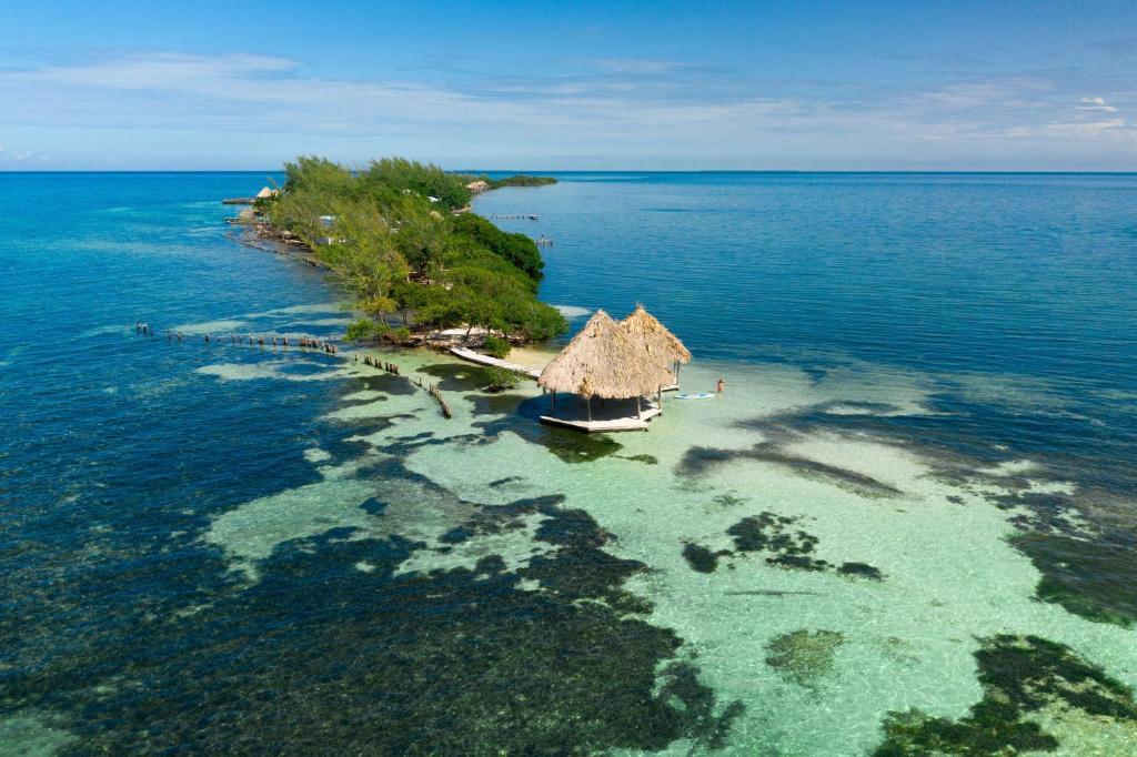 Thatch Caye Resort a Muy'Ono Resort - Water Bungalows