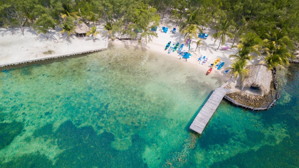 Thatch Caye Resort a Muy'Ono Resort - Water Sports beach