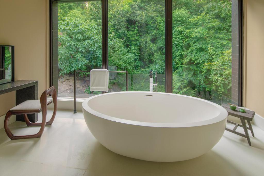 The Ritz-Carlton, Langkawi - Tub