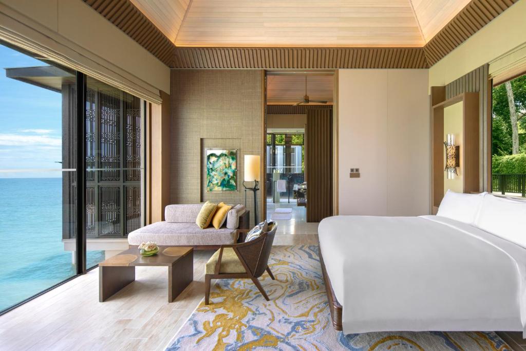 The Ritz-Carlton, Langkawi - Water Bungalows Bed