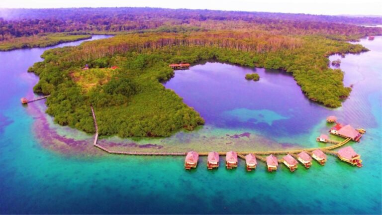 Water Bungalows in Punta Caracol Acqua Lodge