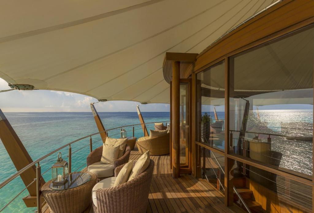baros island resort