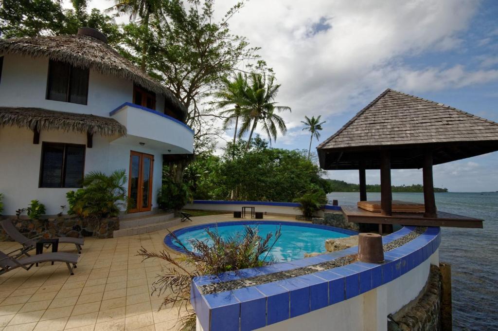 koro sun resort round pool