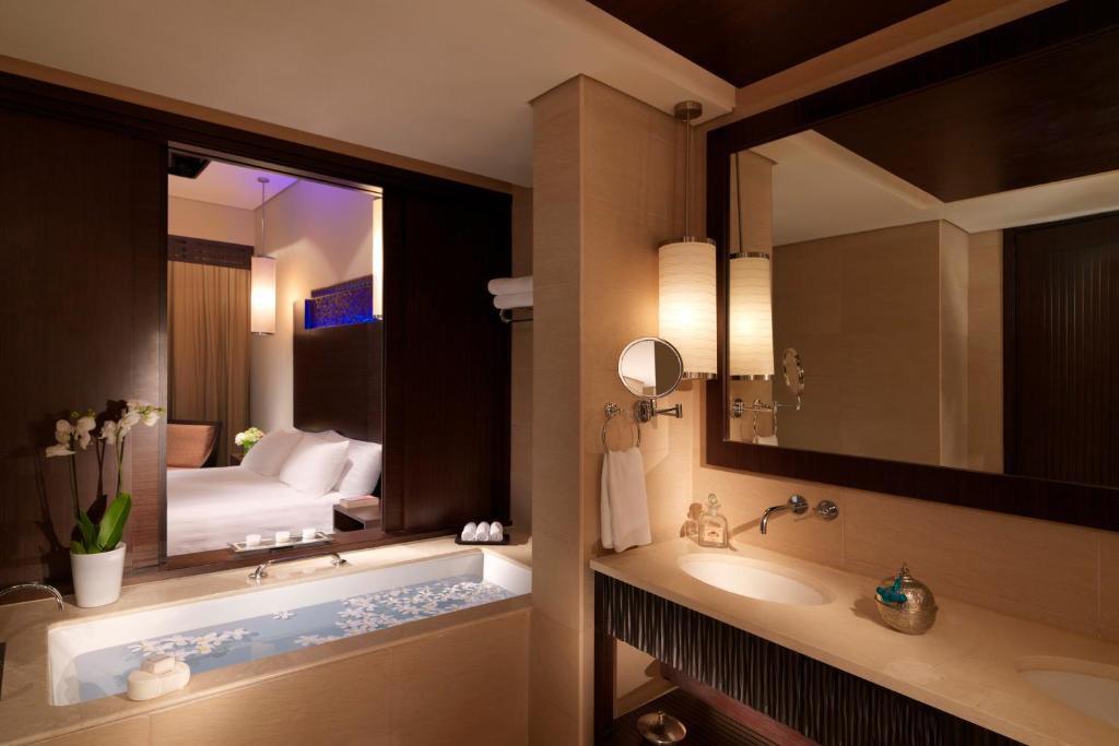 Anantara The Palm Dubai Resort - Bathroom Facilities