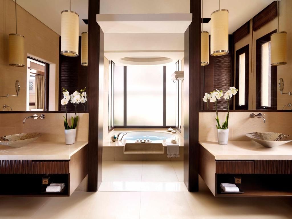 Anantara The Palm Dubai Resort - Bathroom