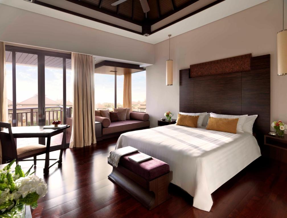 Anantara The Palm Dubai Resort - Beach Bungalows Bed