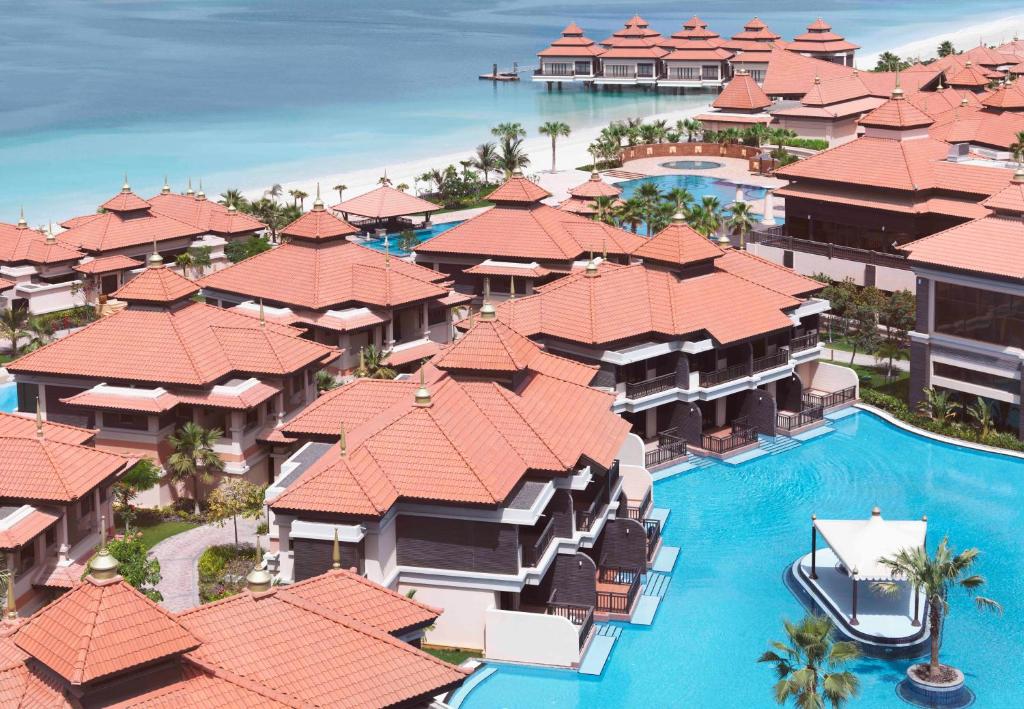 Anantara The Palm Dubai Resort - Beach Bungalows over looking Water Bungalows