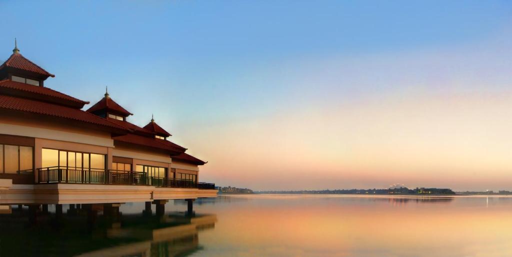 Anantara The Palm Dubai Resort - Colors of evening