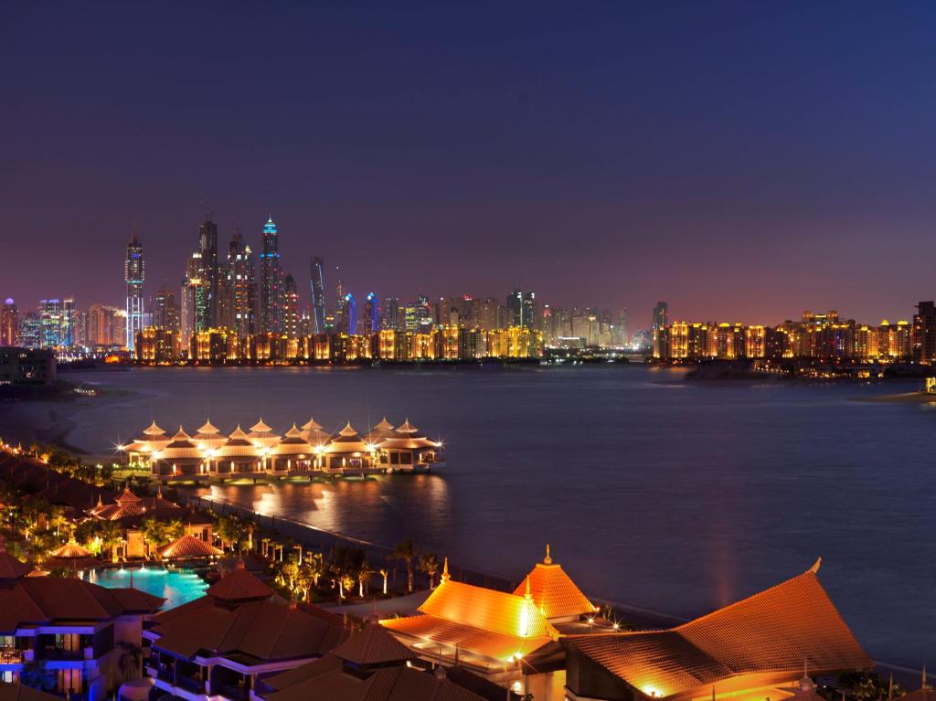 Anantara The Palm Dubai Resort - Water Bungalows in the evening