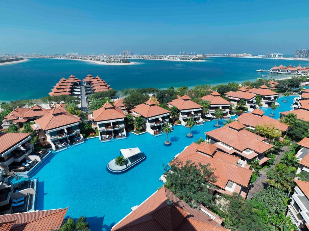 Anantara The Palm Dubai Resort - Water Bungalows view over the Island