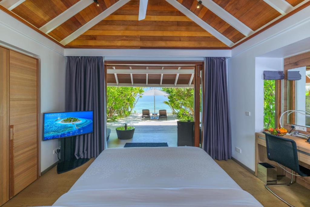 Kandolhu Maldives - Beach Bungalows Lagoon View from Bed