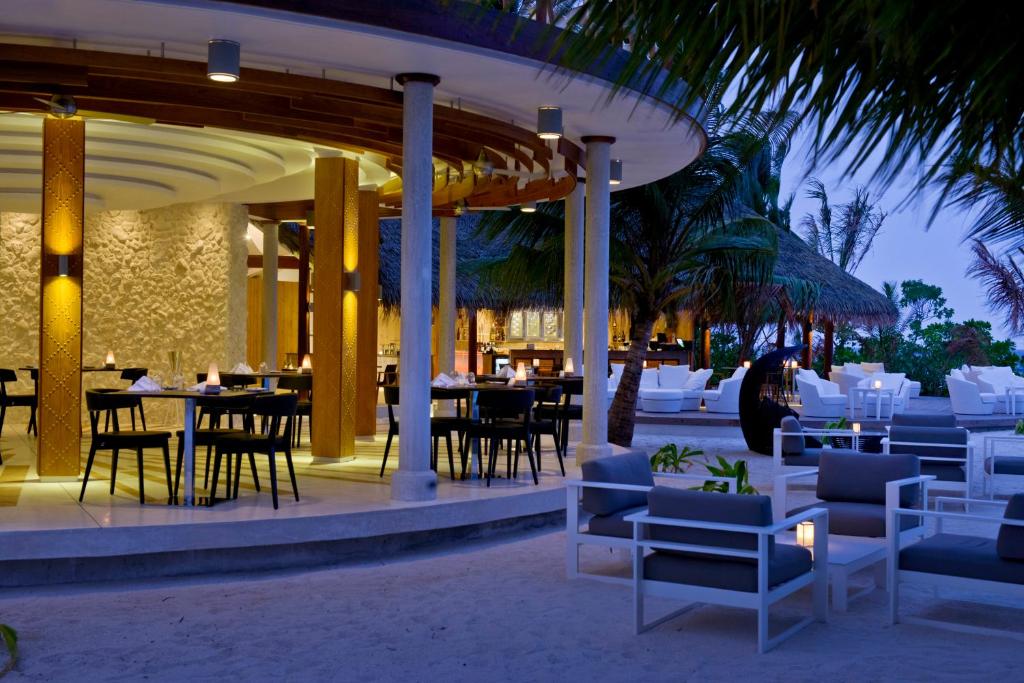 Kandolhu Maldives - Dome Restaurant Sitting Area