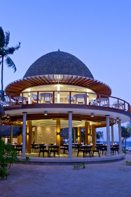 Kandolhu Maldives - Restaurant Front View
