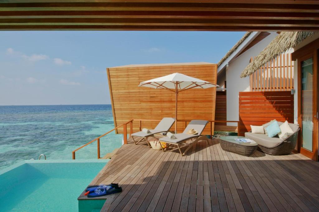 Kandolhu Maldives - Water Bungalow Sundeck