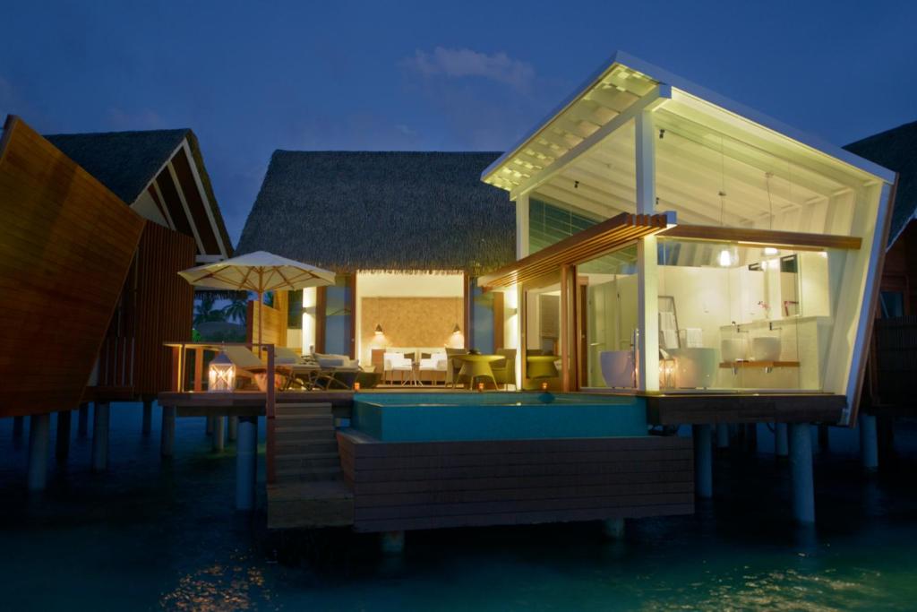 Kandolhu Maldives - Water Bungalows Evening Lights