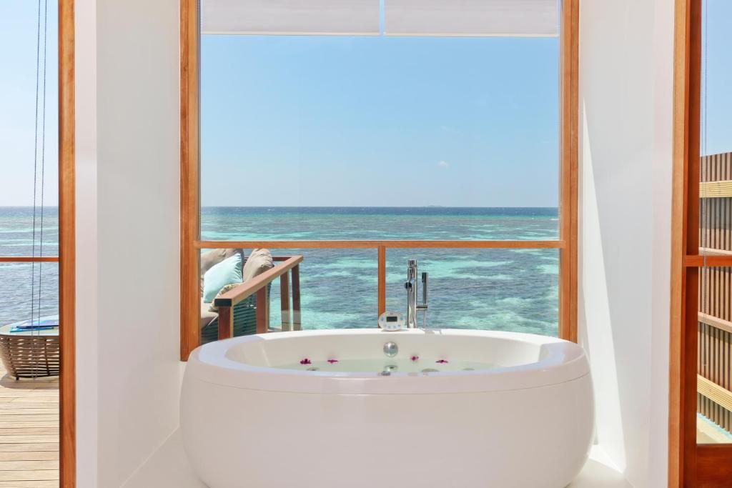 Water Bungalows Jacuzzi