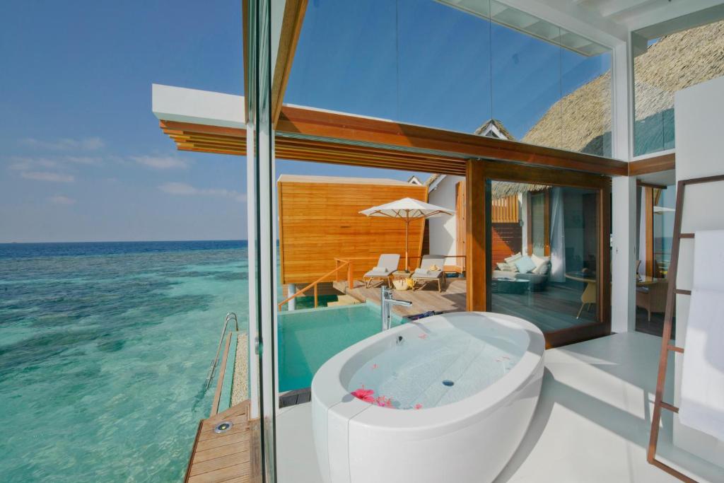 Kandolhu Maldives - Water Bungalows View from bathroom
