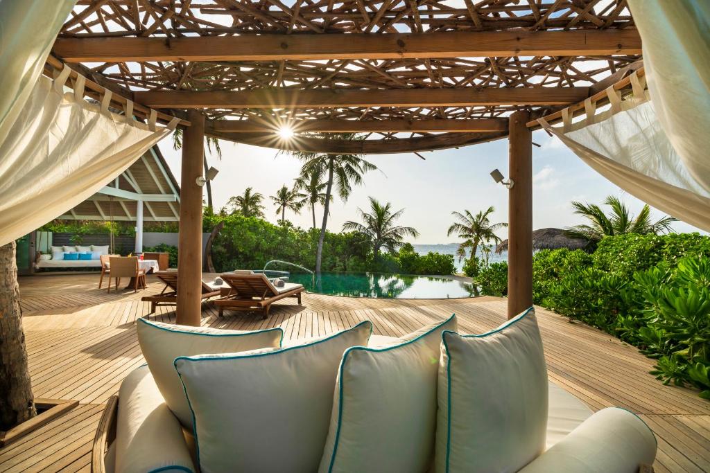 Milaidhoo Maldives - Beach Bungalows Sun Deck