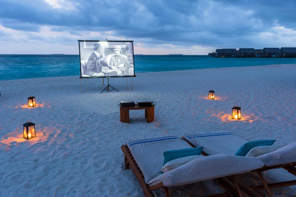 Milaidhoo Maldives - Evening Shows