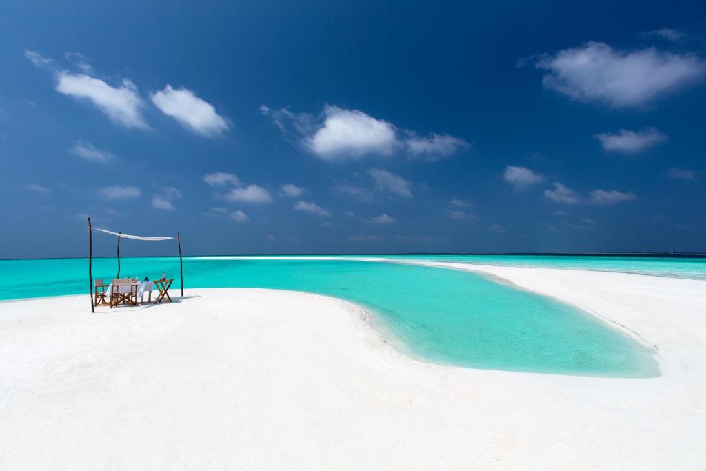 Milaidhoo Maldives - Private Dining on Sandbank