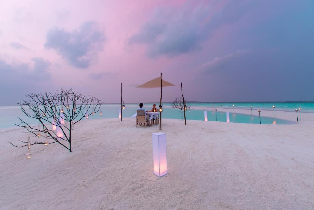 Milaidhoo Maldives - Private Dining on the Beach