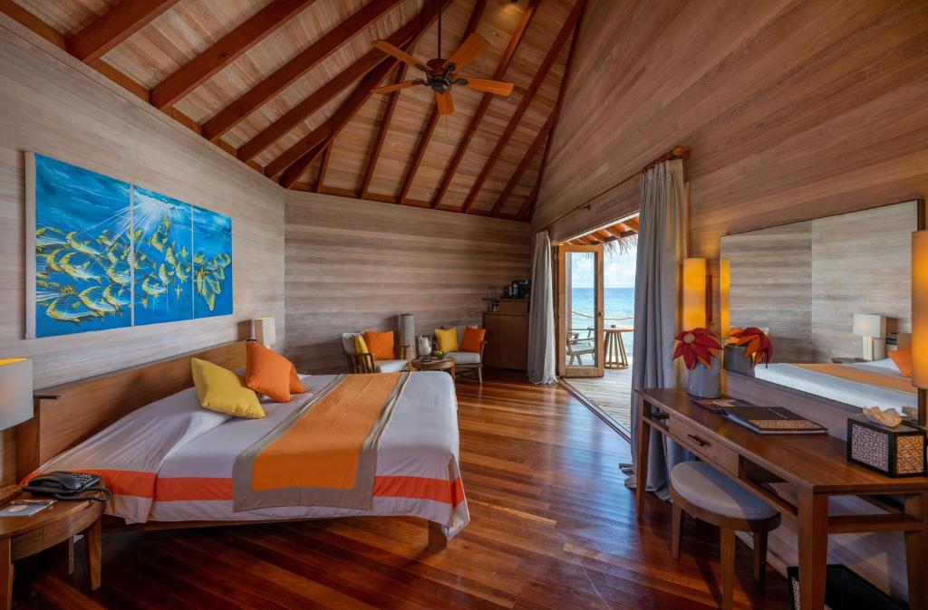 Mirihi Island Resort - Beach Bungalows Bed