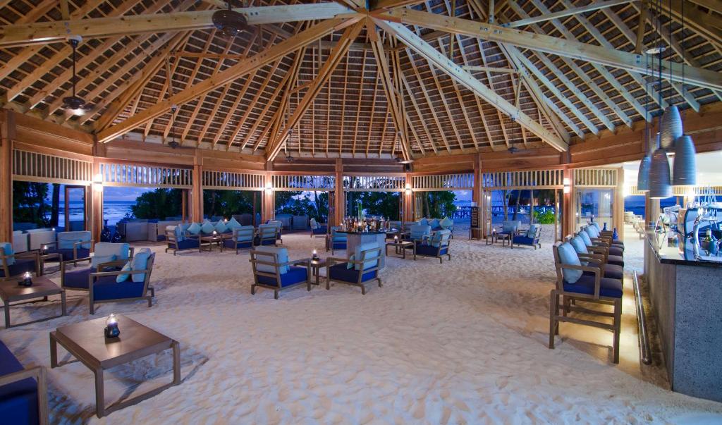 Mirihi Island Resort - Beach Restaurant Interior