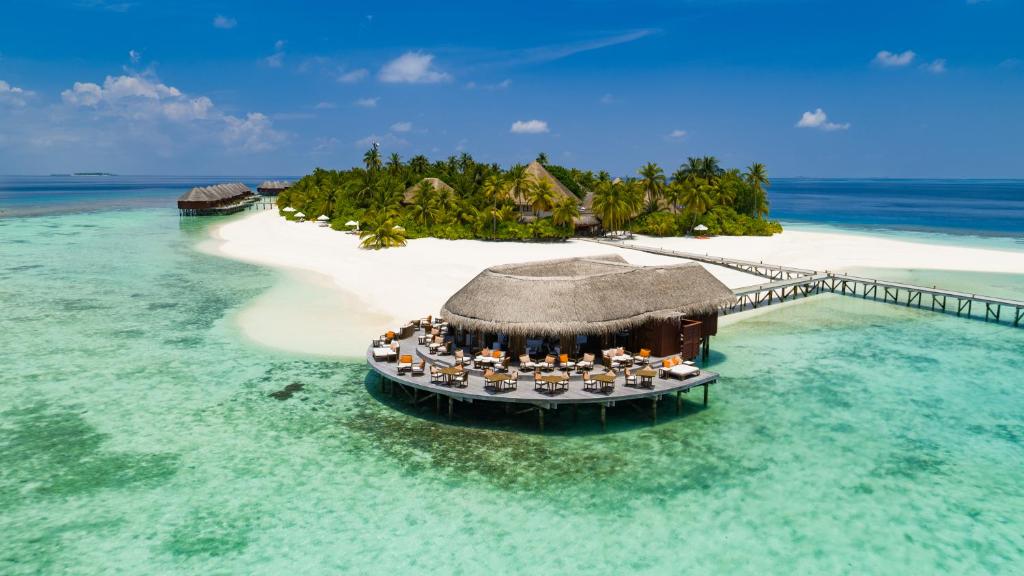 Mirihi Island Resort - Overwater Restaurant