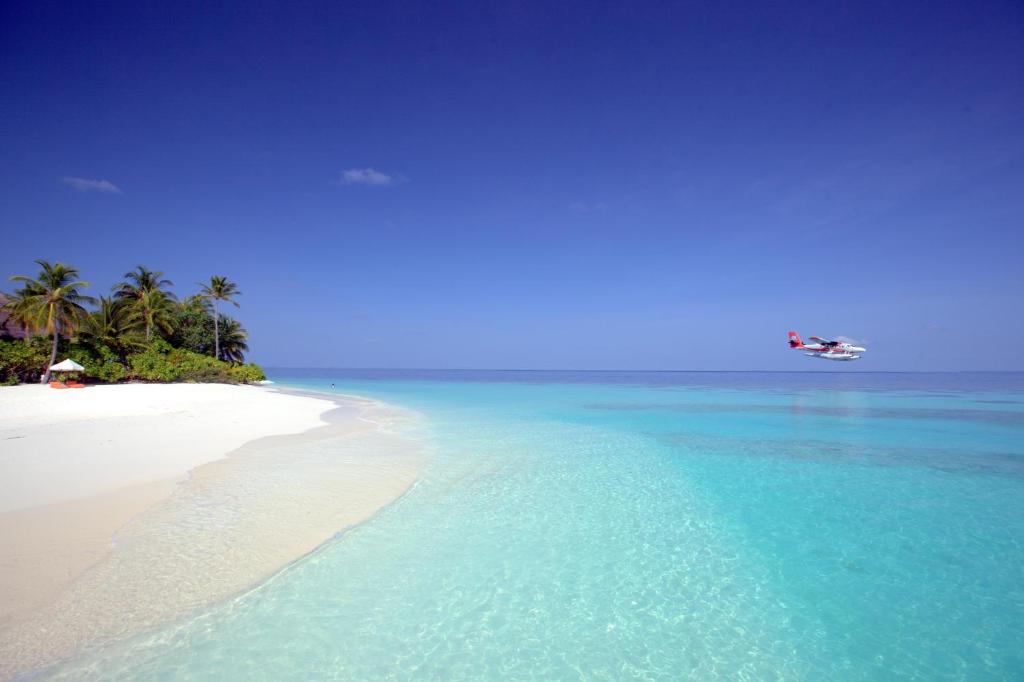 Mirihi Island Resort - Seaplane Arrival