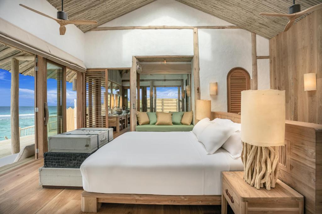 Soneva Fushi - Water Bungalows Bed
