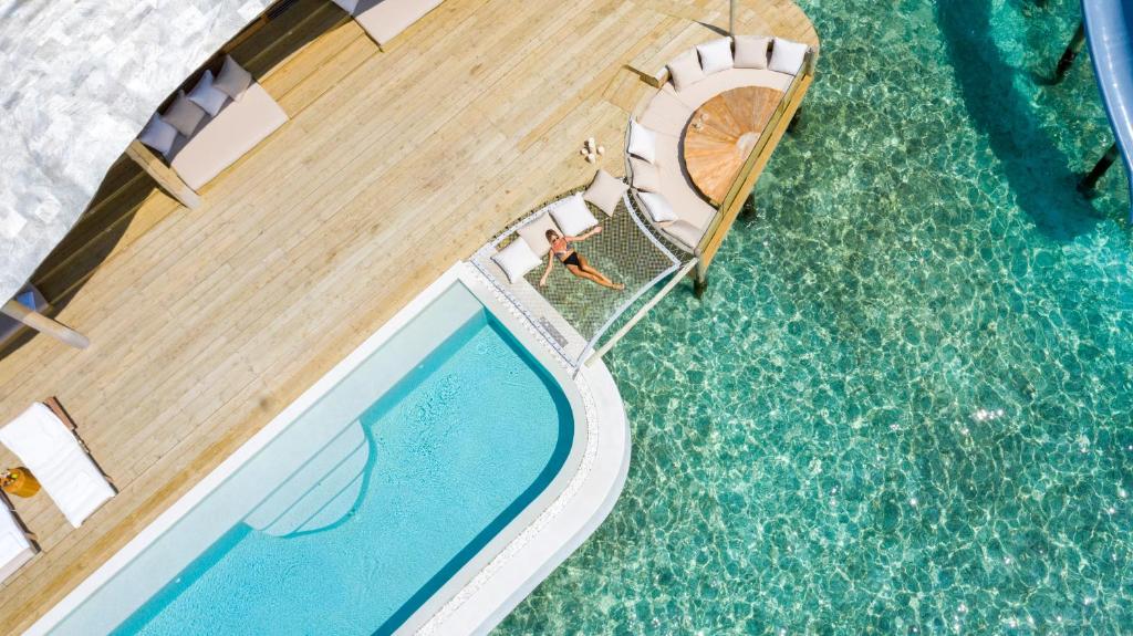 Soneva Fushi - Water Bungalows Hammock and Pool