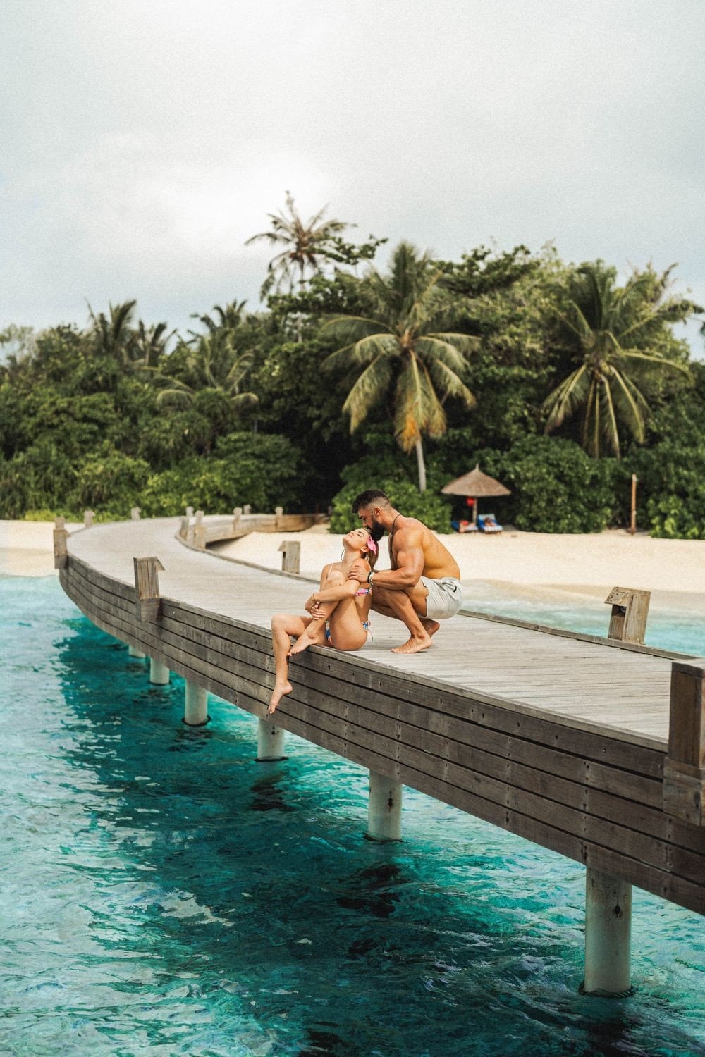 reethi faru resort couple on jetty