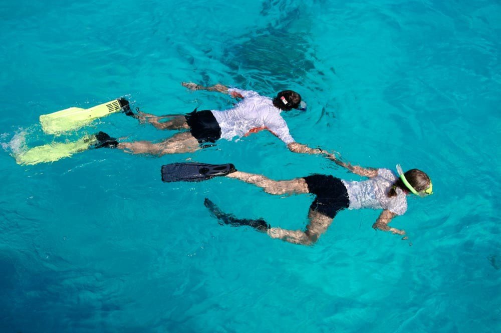 reethi faru resort couple snorkeling